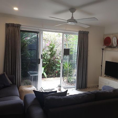 Pet Friendly & Spacious Two Bedroom Guest Unit Caloundra Eksteriør bilde