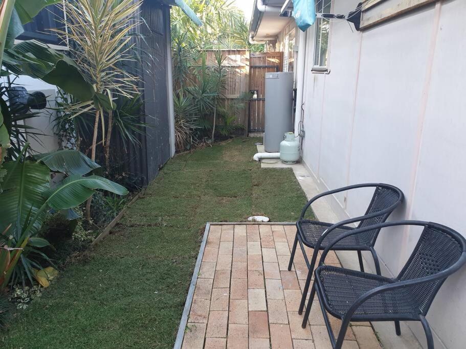 Pet Friendly & Spacious Two Bedroom Guest Unit Caloundra Eksteriør bilde