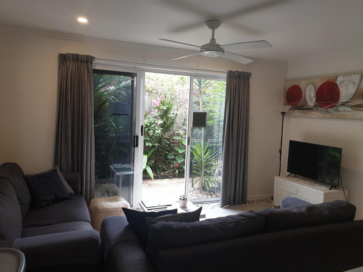 Pet Friendly & Spacious Two Bedroom Guest Unit Caloundra Eksteriør bilde