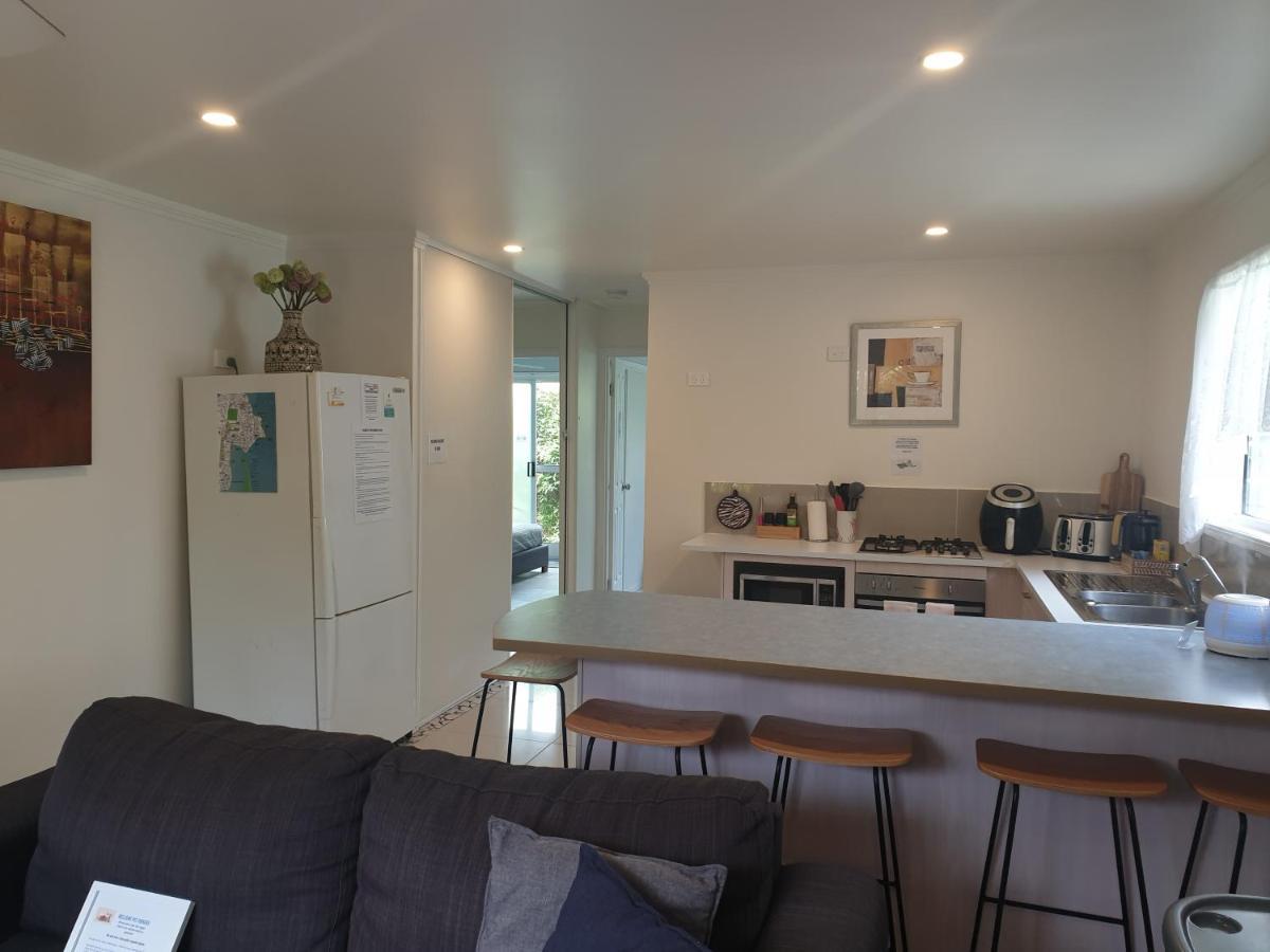 Pet Friendly & Spacious Two Bedroom Guest Unit Caloundra Eksteriør bilde