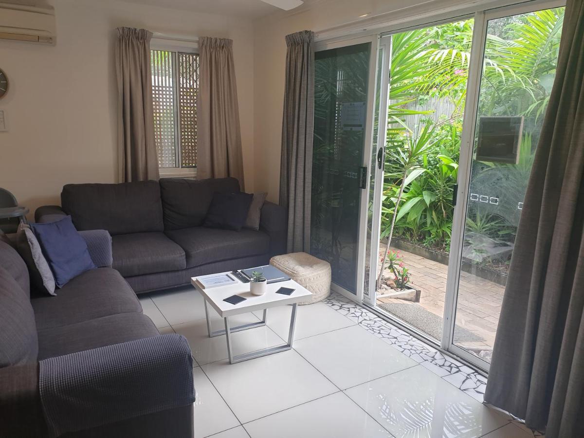 Pet Friendly & Spacious Two Bedroom Guest Unit Caloundra Eksteriør bilde