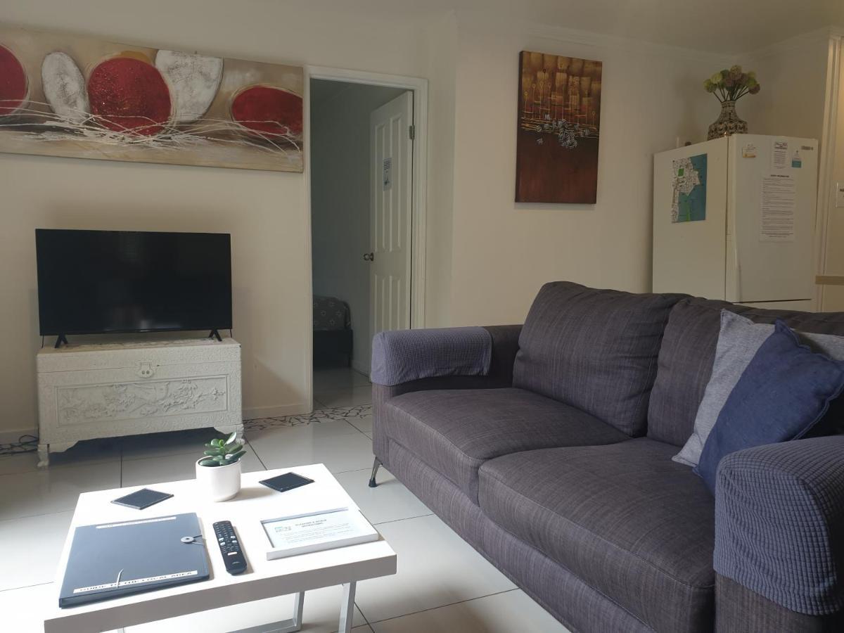 Pet Friendly & Spacious Two Bedroom Guest Unit Caloundra Eksteriør bilde