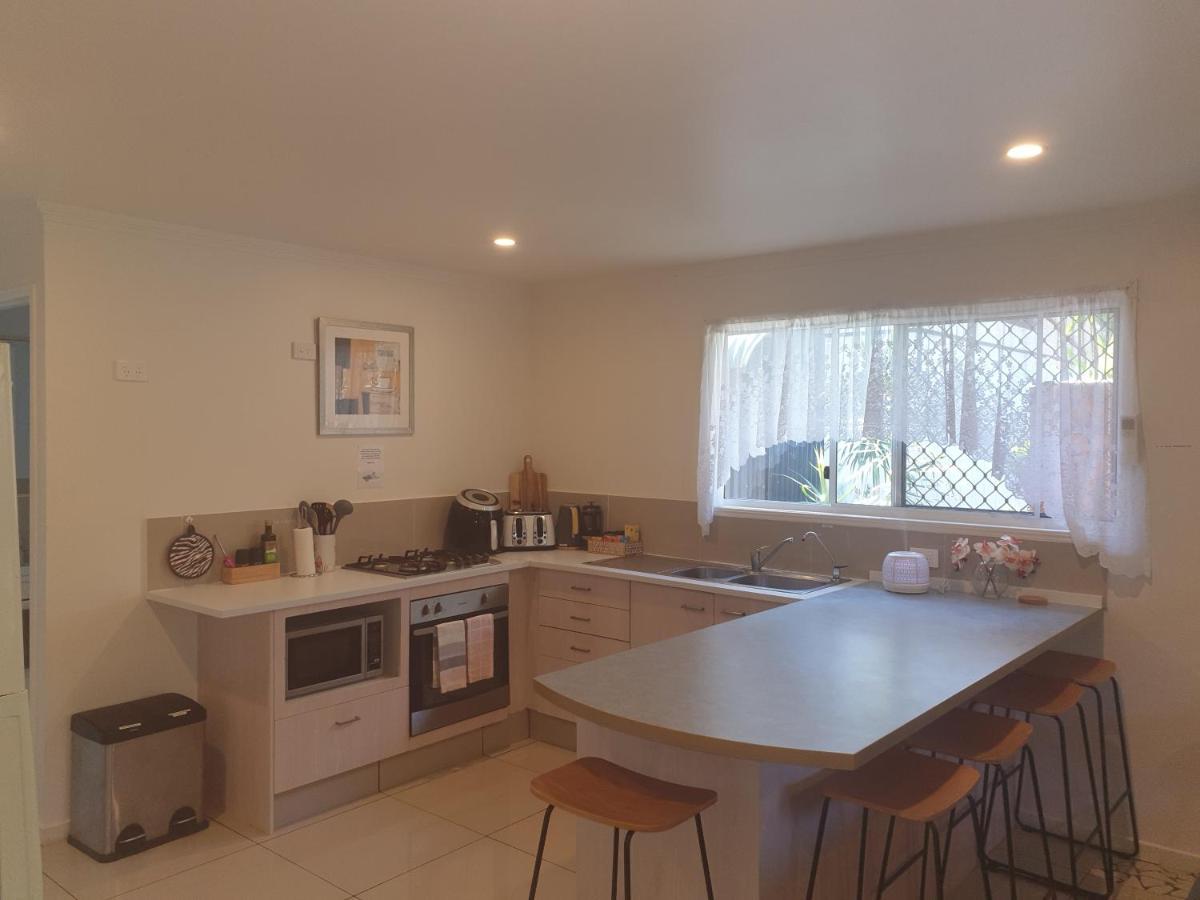 Pet Friendly & Spacious Two Bedroom Guest Unit Caloundra Eksteriør bilde