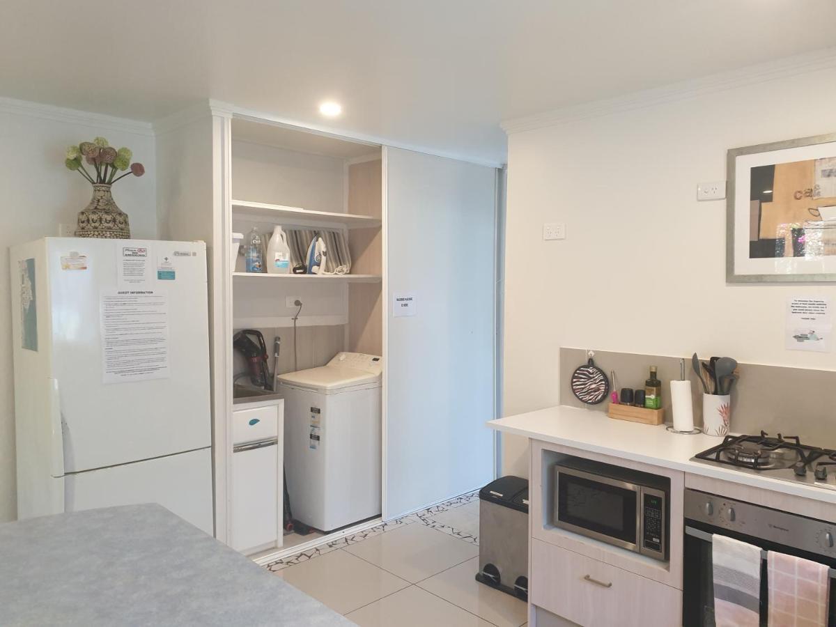 Pet Friendly & Spacious Two Bedroom Guest Unit Caloundra Eksteriør bilde