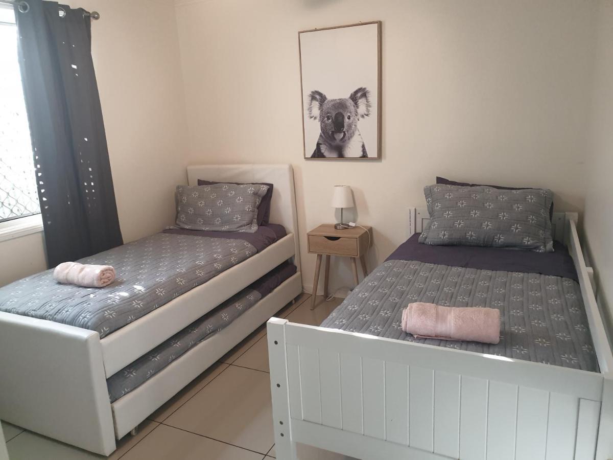 Pet Friendly & Spacious Two Bedroom Guest Unit Caloundra Eksteriør bilde